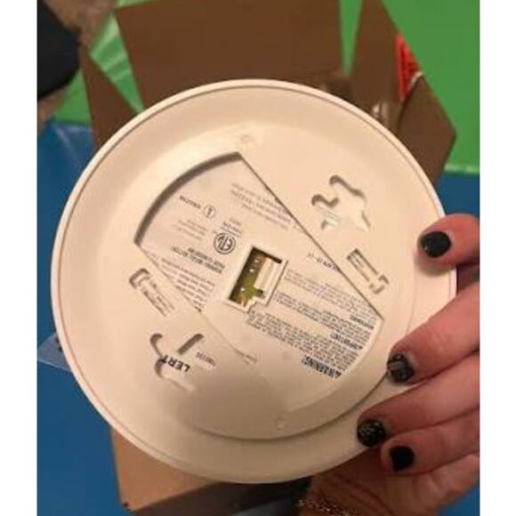 First Alert Smoke Alarm SM 100 - Picture 4 of 4